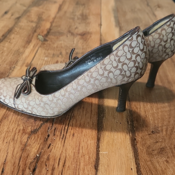 Coach Vintage Brown Patterned Heels with Bow Sz 5 1/2 - Picture 6 of 9